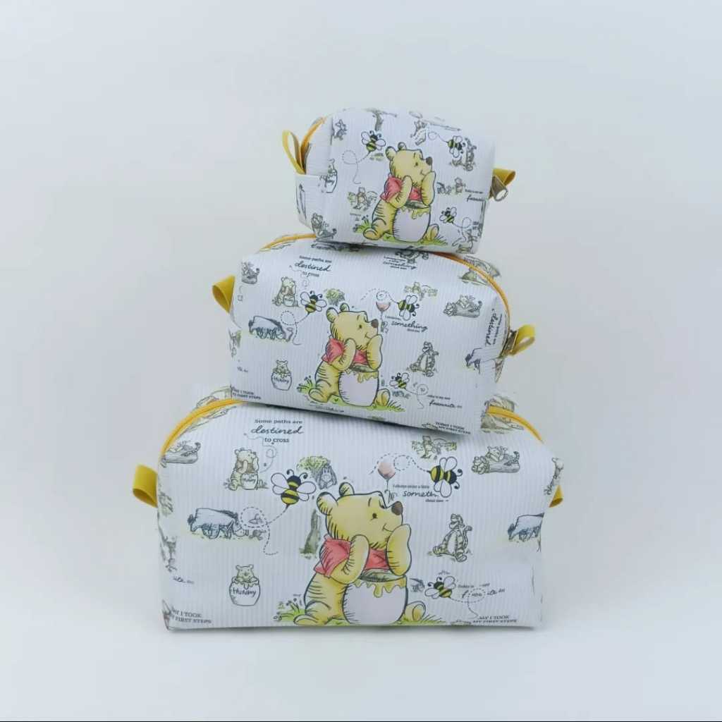 Kit c/ 3 Necessaire organizadores Ursinho Pooh Friends porta moedas