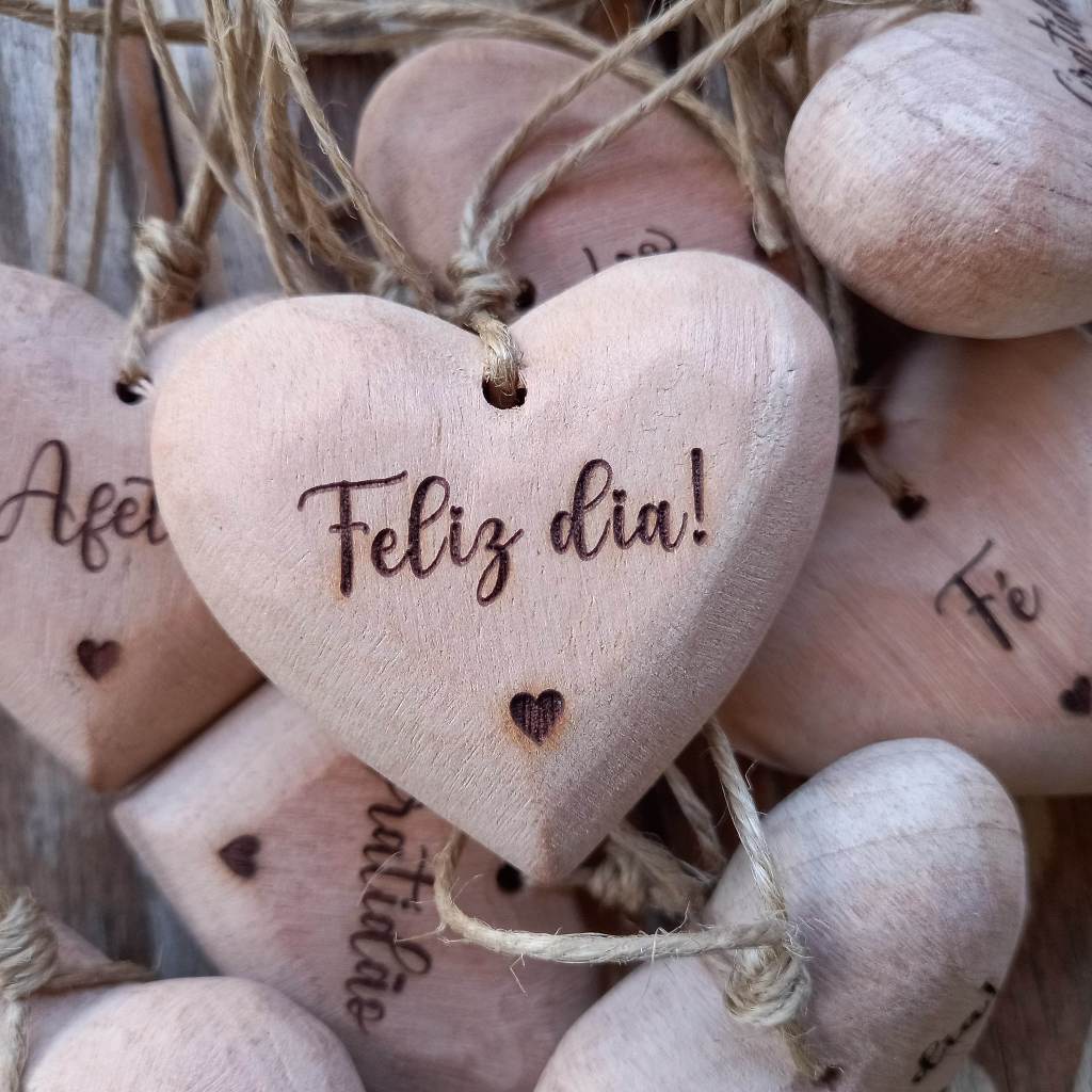 Coração de madeira 6 cm personalizado em Oferta na Shopee