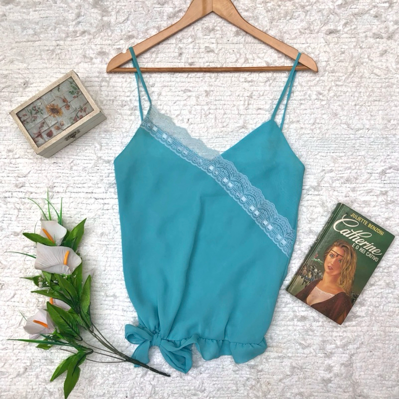 Blusa Batinha Rendada Alcinha Em Crepe Azul Coquete Delicada Blusa Bata Solta Soltinha Rodada Barra Babado Renda (P/M)