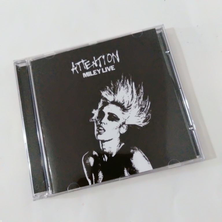 CD Miley Cyrus - Attention Miley Live Tour - Capa 2 - Fan Edition