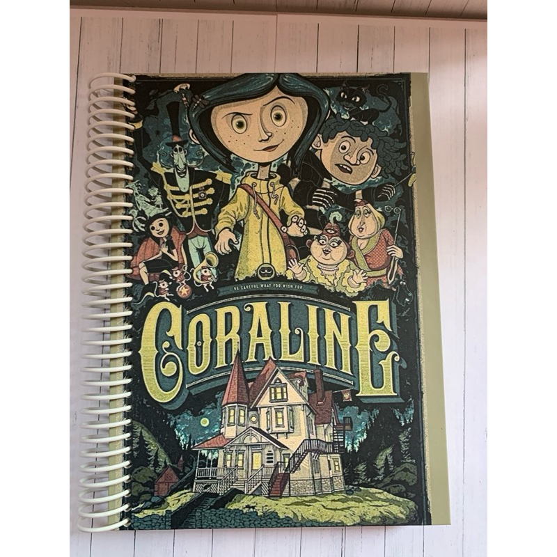 Caderno Coraline personalizado em Oferta na Shopee