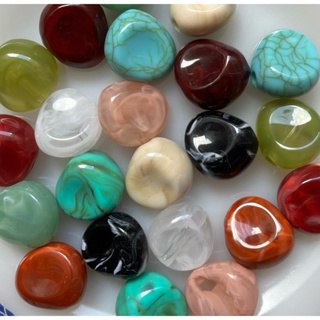 Entremeio irregular resina com furo passante 10 peças em Oferta na Shopee