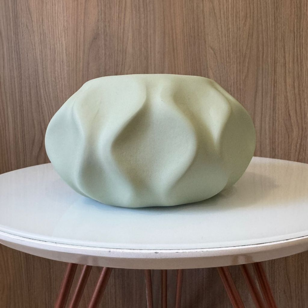 Vaso cachepot verde acetinado onda ondulação 3D enfeite mesa clean