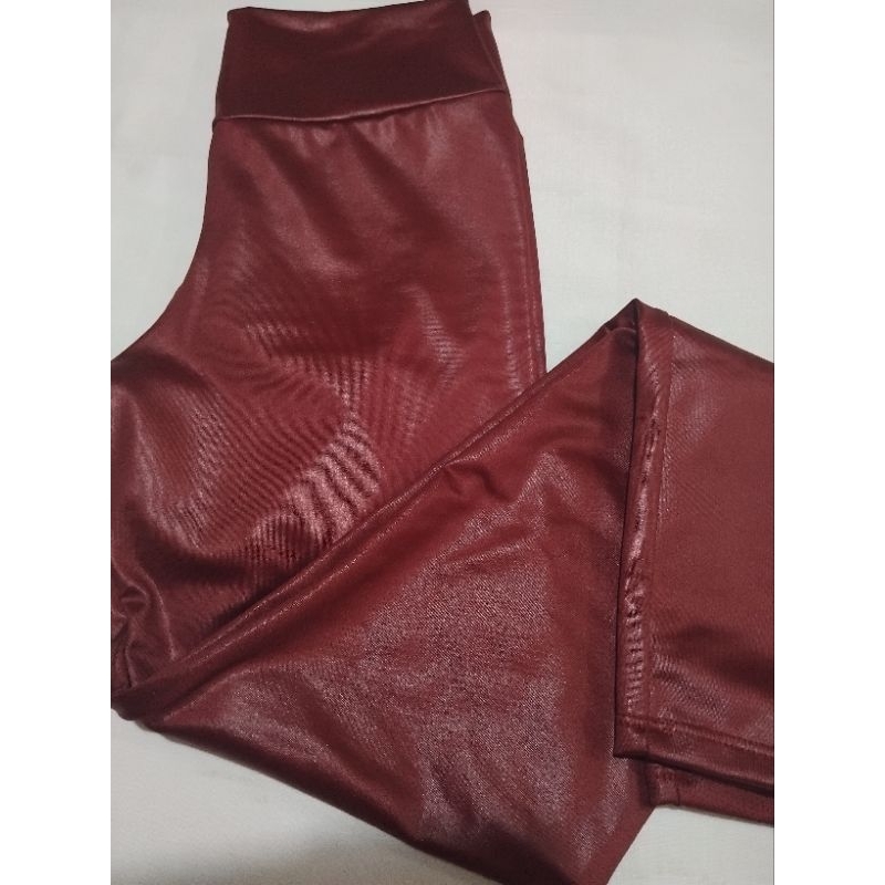 Calça  legui,tecido cerri.Nos tamanhos P M G. Nova