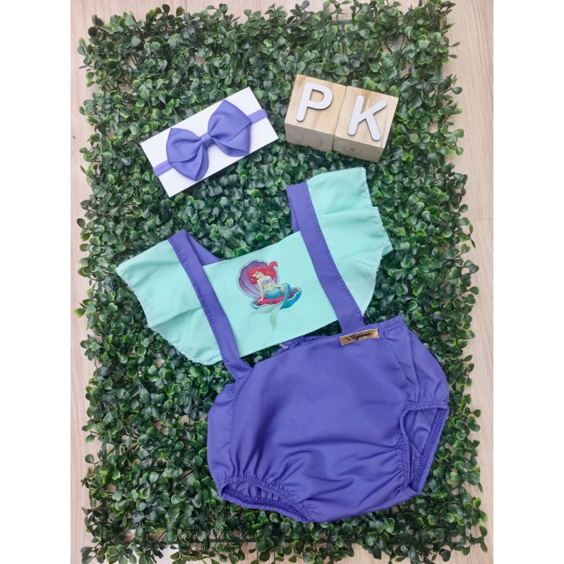 jardineira romper bebe menina fantasia  temático Ariel pequena sereia fundo do mar Mesversário com laço