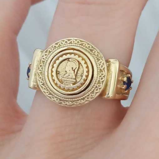 ANEL IMPERIAL DE FORMATURA COM EMBLEMA ENGENHARIA CIVIL DE MOEDA + CAIXINHA CAPELO