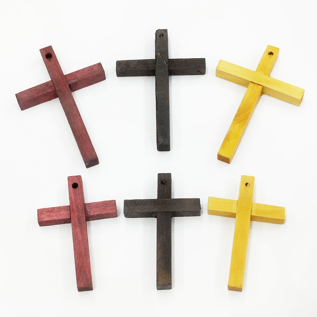 Pingente Cruz de Madeira - 2 unidades em Oferta na Shopee