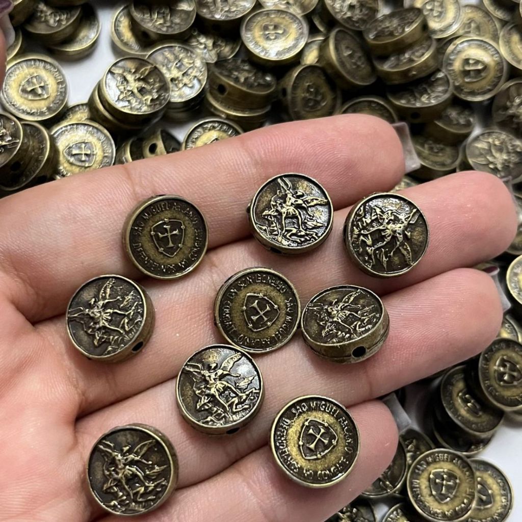Passante para Terços São Miguel Arcanjo em Metal 30 unidades - Terços e Pulseiras São Miguel Ouro velho - Escudo arcanjo em Oferta na Shopee