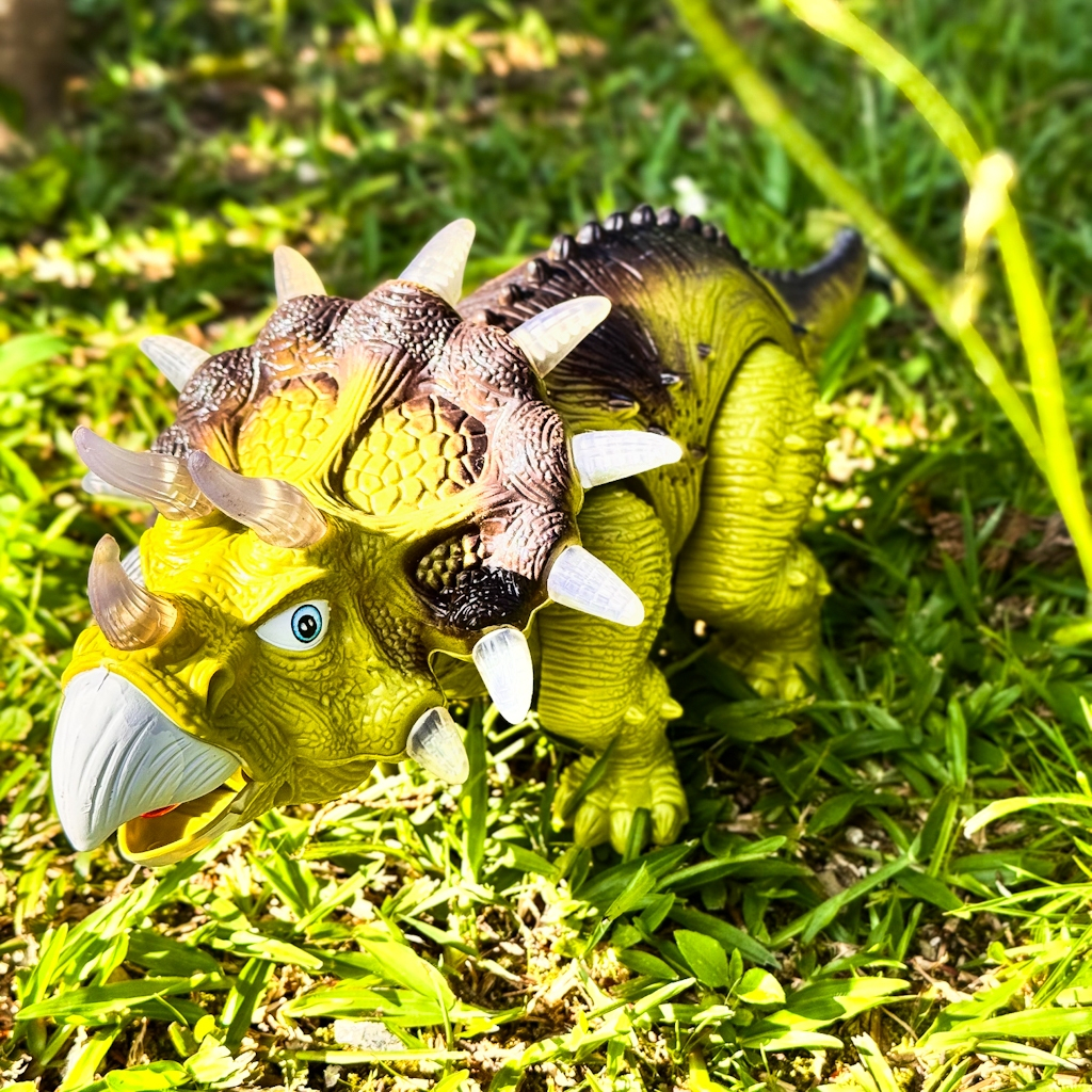 Dinossauro Triceratops Infantil Anda com Luz Som e Movimento — imagem 2 de 2