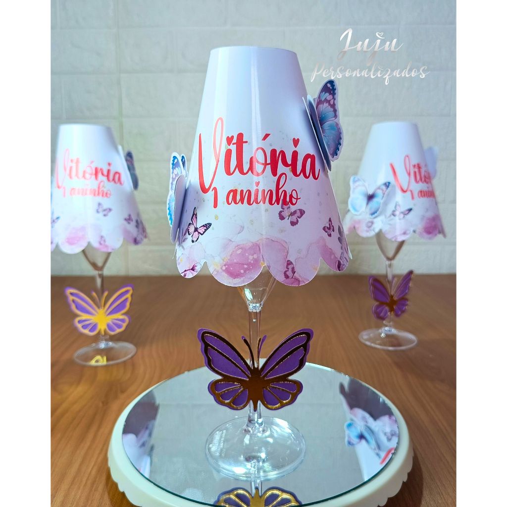 Centro de Mesa Abajur Personalizado com Led Jardim Encantado das Borboletas Lilás- Lembrancinha Personalizada para festa