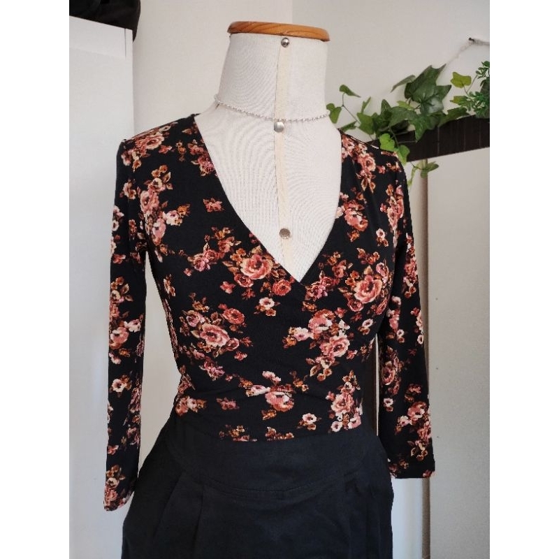 Cropped transpassado florido