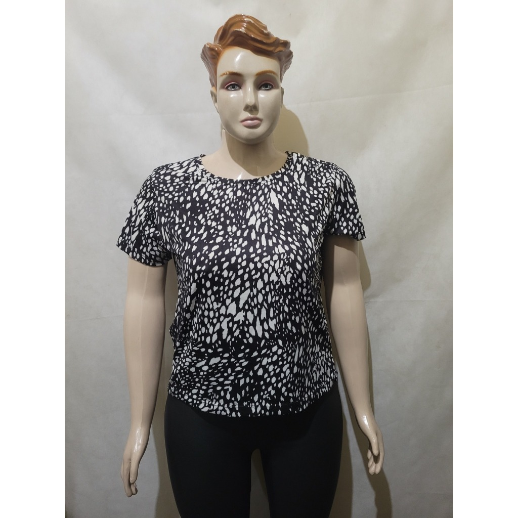 BLUSA ESTAMPADA PRETA BRANCA AK TAM G CODIZA USADO BOM ESTADO
