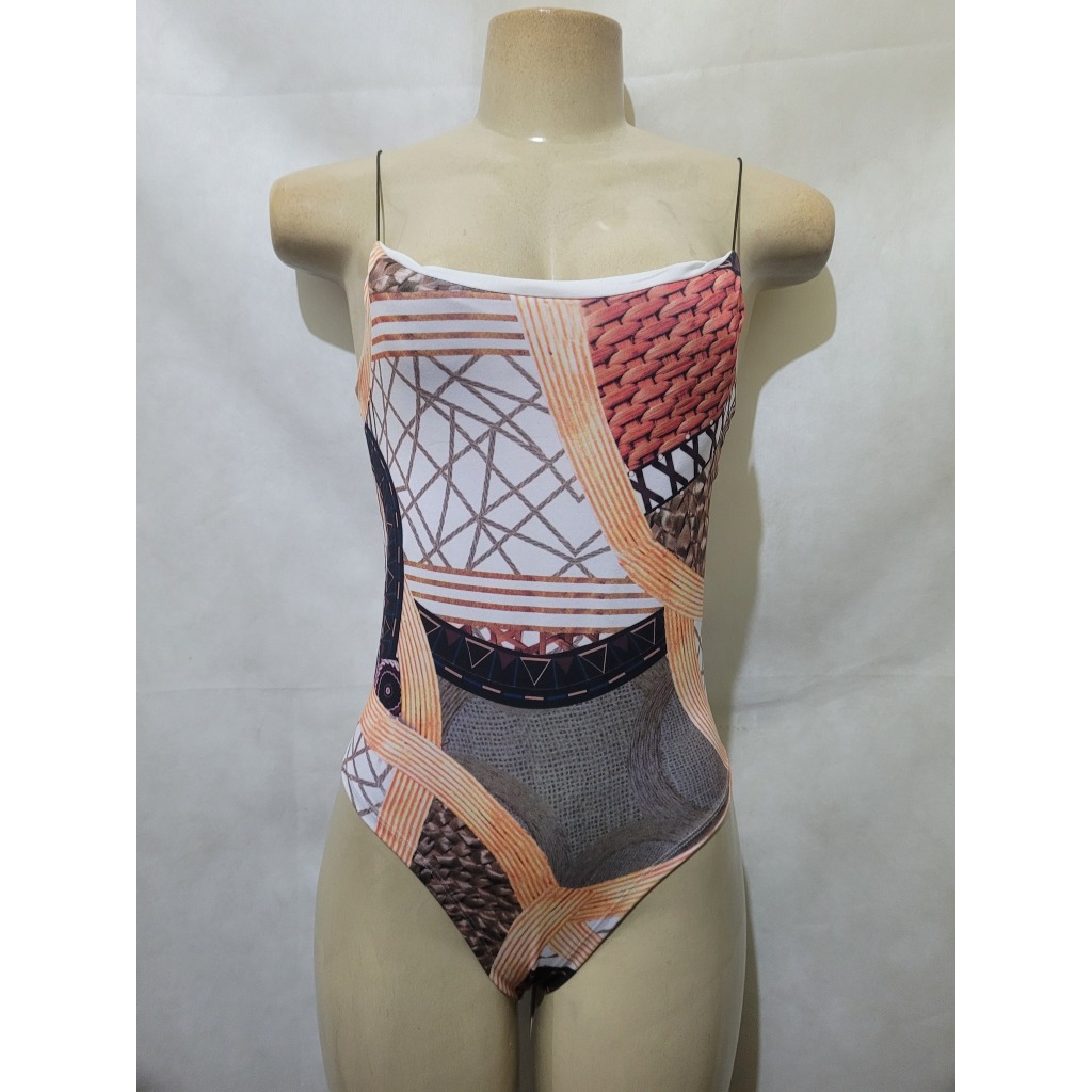 Blusa branca colorida estampada body tam M com bojo usado bom estado codiza