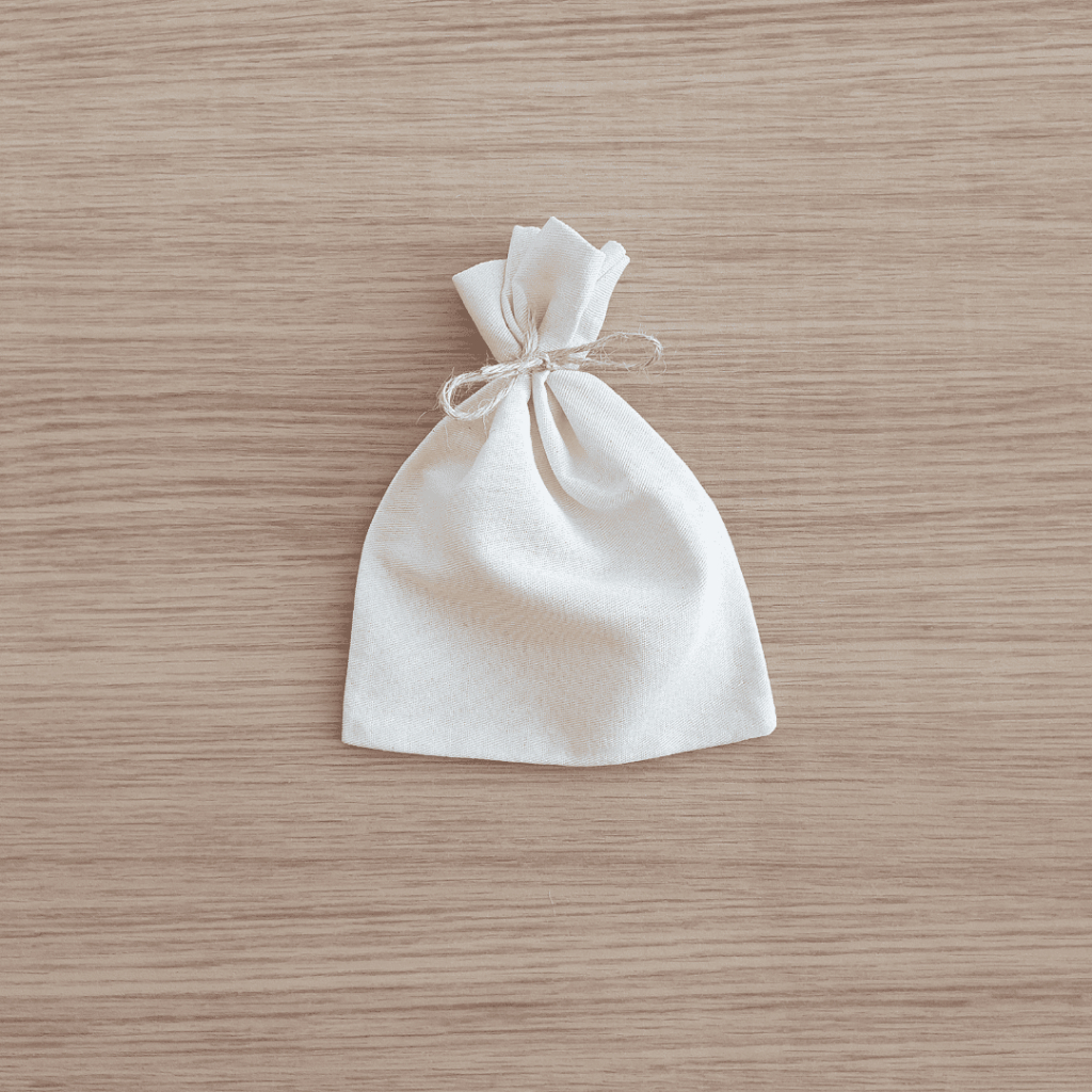 40 Saquinhos 20x25 Algodão cru com cordão de juta.