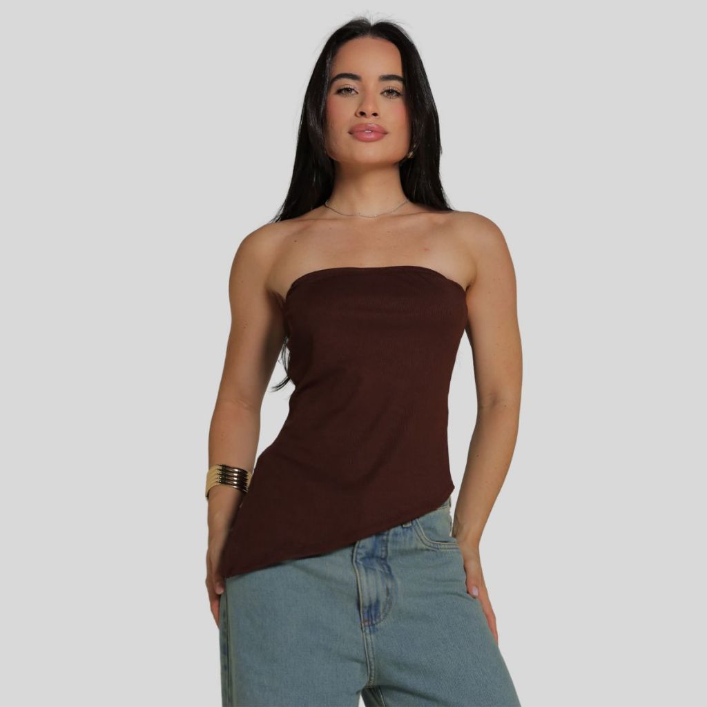 Blusa Tomara que Caia Assimétrica Canelada: Elegância e Estilo em uma Única Peça