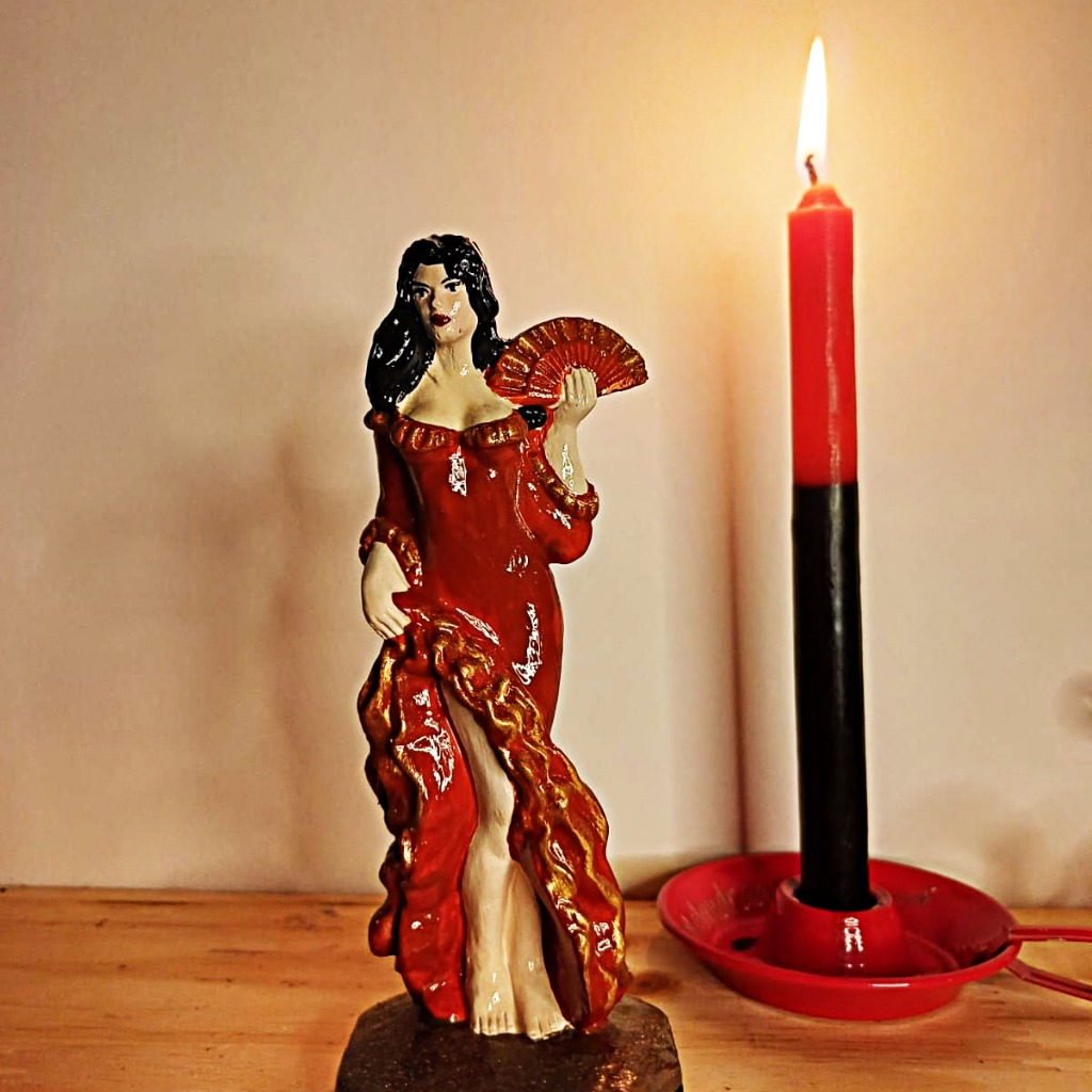 Imagem Pomba Gira Dona Padilha Maria Padilha do Cabaré 15cm em Gesso Personalizada Umbanda Kimbanda