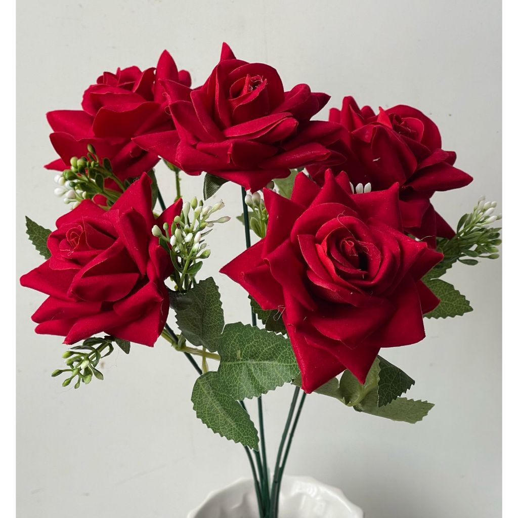 Rosa Artificial De Veludo com 5 Flores (