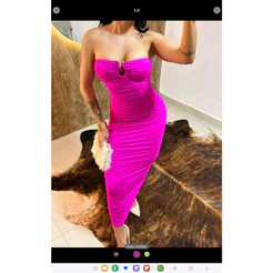 Vestido longo drapeado com detalhe em fivela