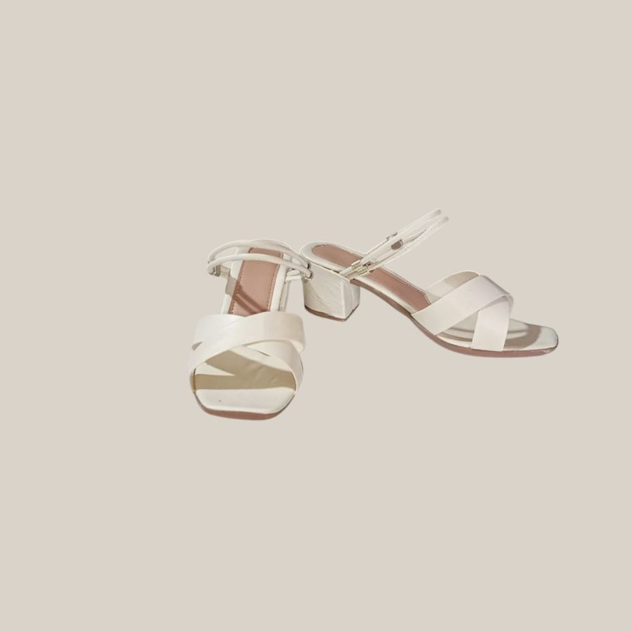 Sandália de salto alto bloco quadrado, rasteira de ajuste amplo tiras largas sintético em Oferta na Shopee