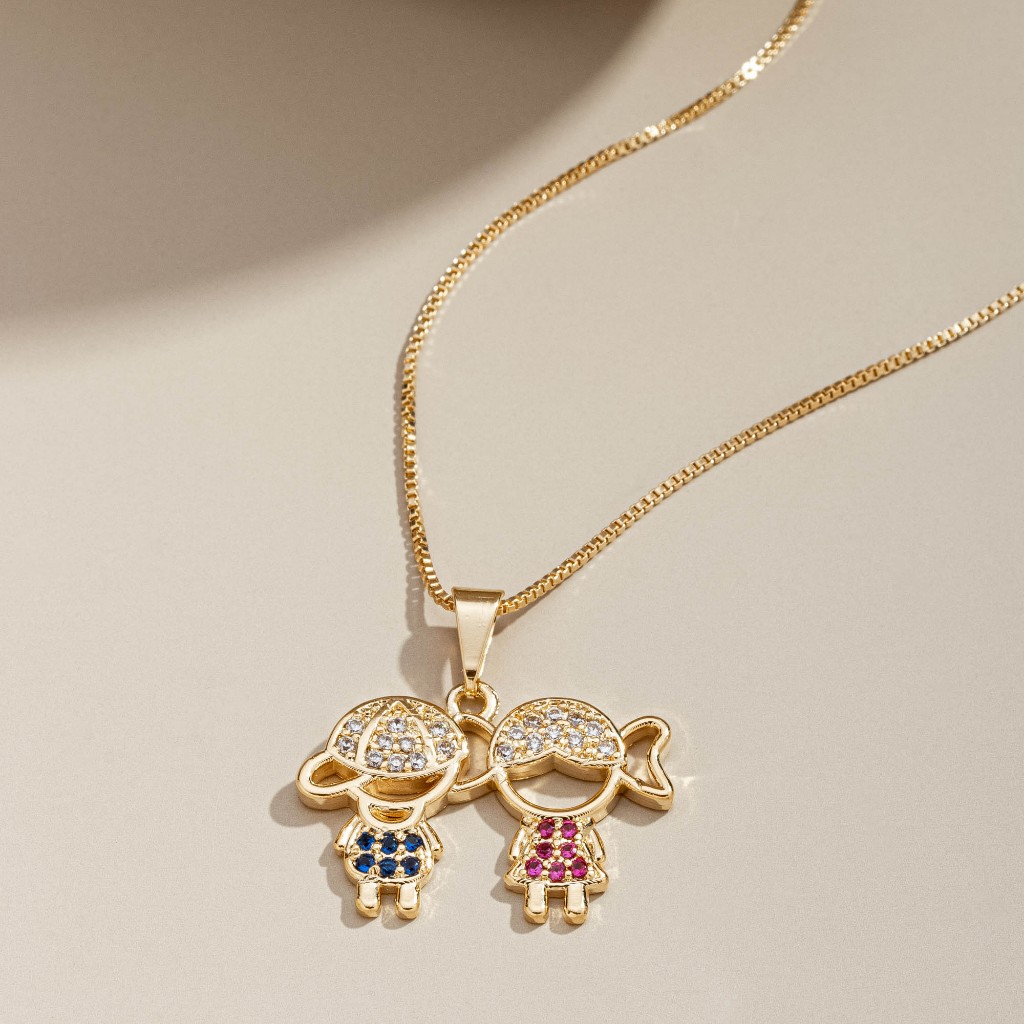 Colar Pingente Casal de filhos Cravejados Banhados a Ouro 18K em Oferta na Shopee