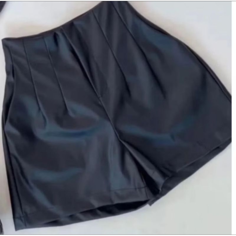 Short feminino Zaara Courino cintura alta couro ecológico