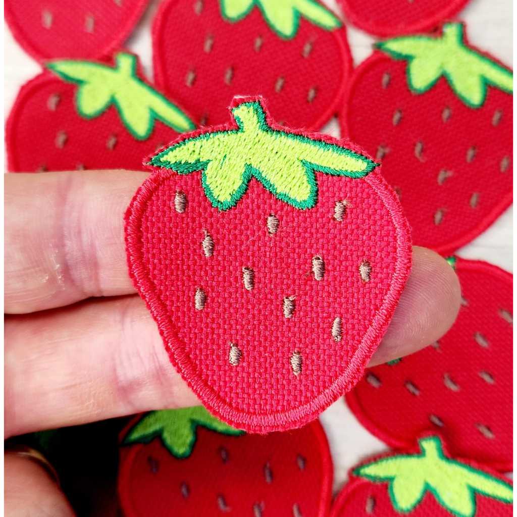 kit Mini Patch Bordado Morango 5x4,5cm Cód.3963 moda fruta aplique moranguinho - você escolhe a quantidade em Oferta na Shopee