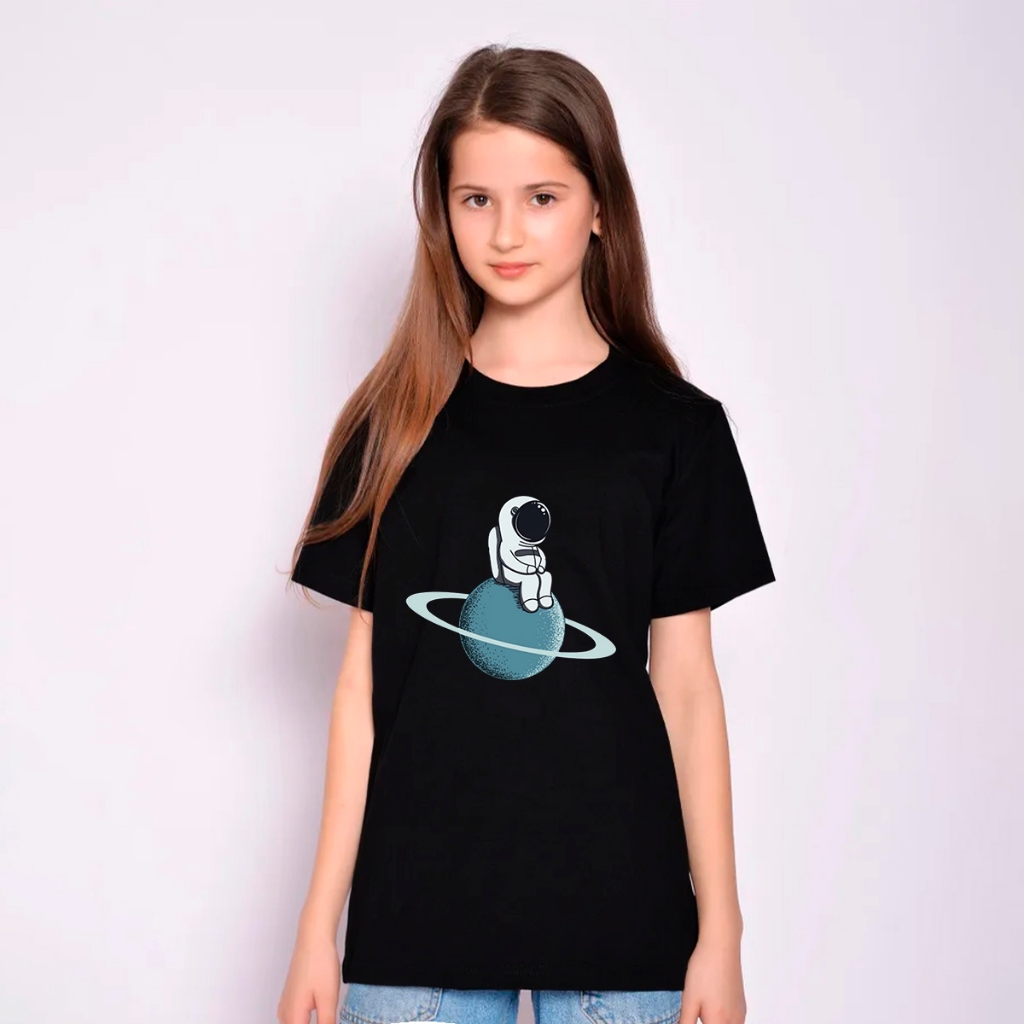 Camiseta Feminina Looks Práticos e Confortáveis para Crianças! Estampa Astronauta Promoção Kids