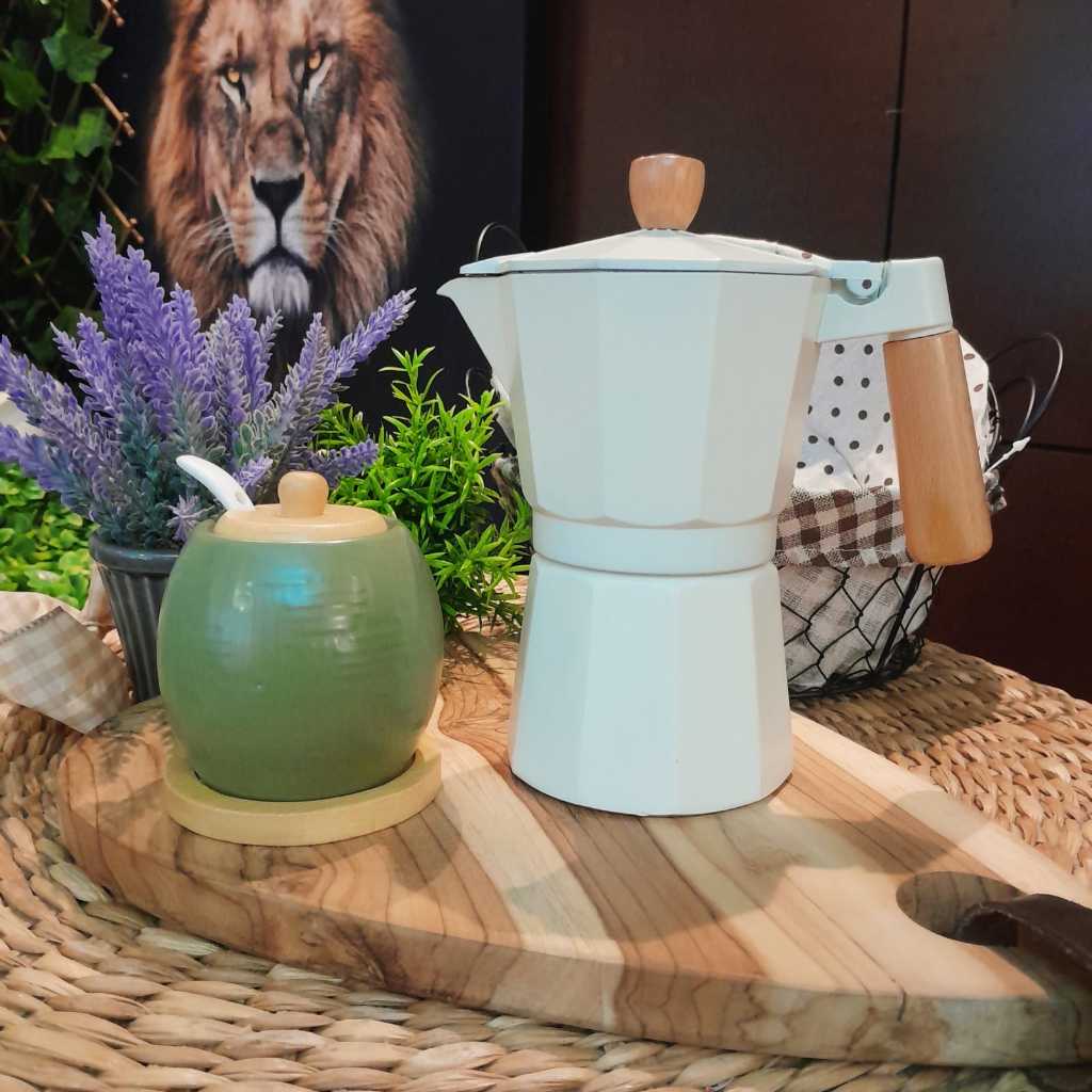 Cafeteira Italiana 300ml na cor Off white Açucareiro com detalhe em bambu na cor VERDE