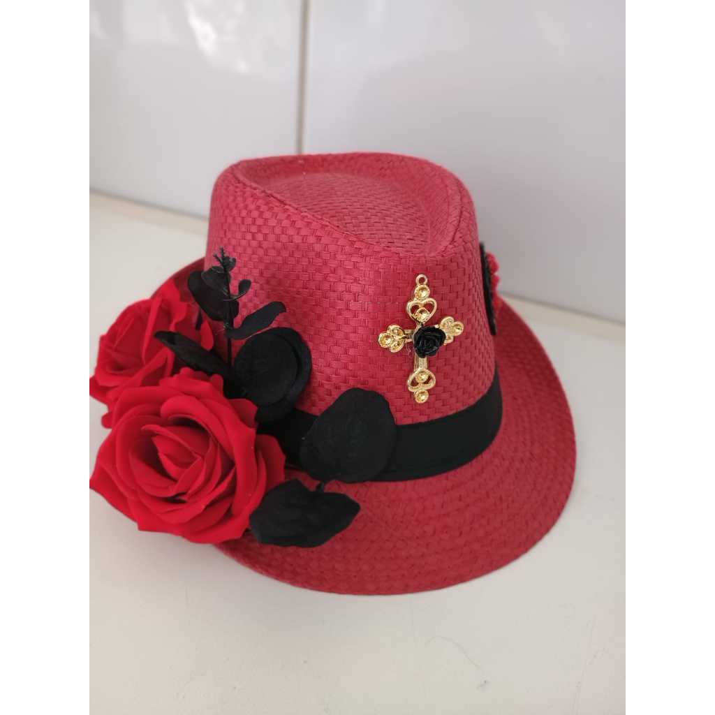Chapéu de Pomba Gira Luxo  com Rosas, flor, Leque e Cruz cor Vermelho Linha Luxo em Material Palha.