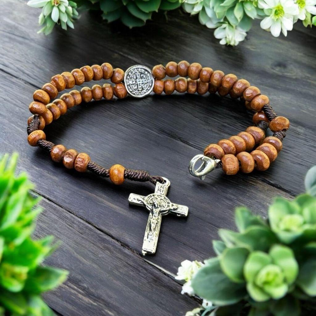 Terço de Pulso Madeira Medalha São Bento Pulseira