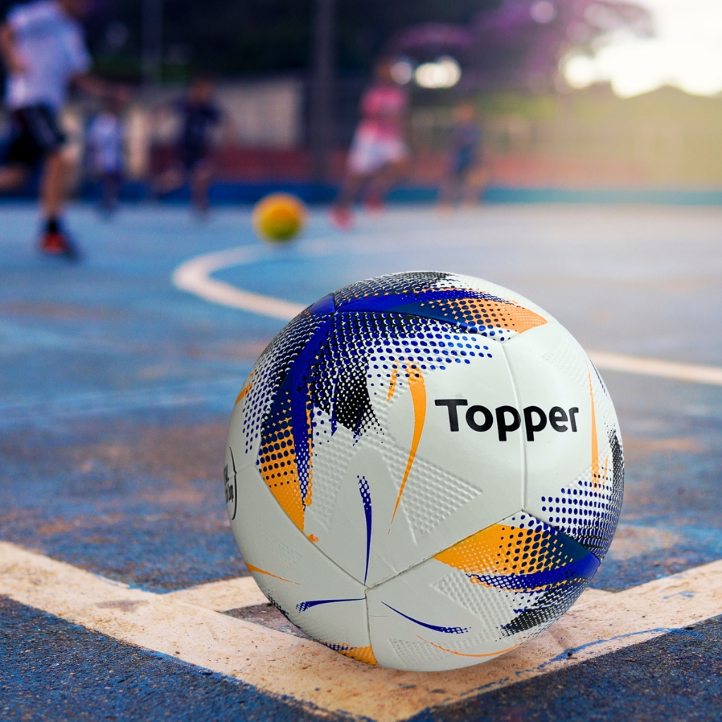 Bola Futsal Topper Futebol Quadra Cimento Salão Vulcanizada Macia Profissional Resistente - Oficial