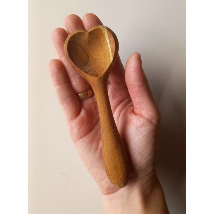 Mini colher de coração em madeira em Oferta na Shopee