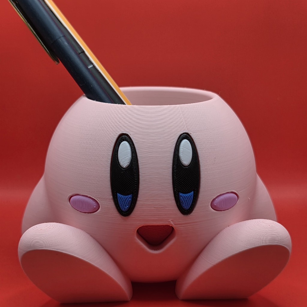 Porta-Canetas e Vaso de Suculentas Kirby – Decoração Geek e Fofa!