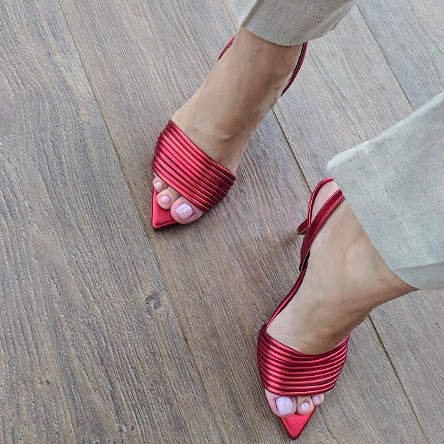 Sandália Feminina Saltinho Médio 6 cm Bico Folha Confortável e Elegante