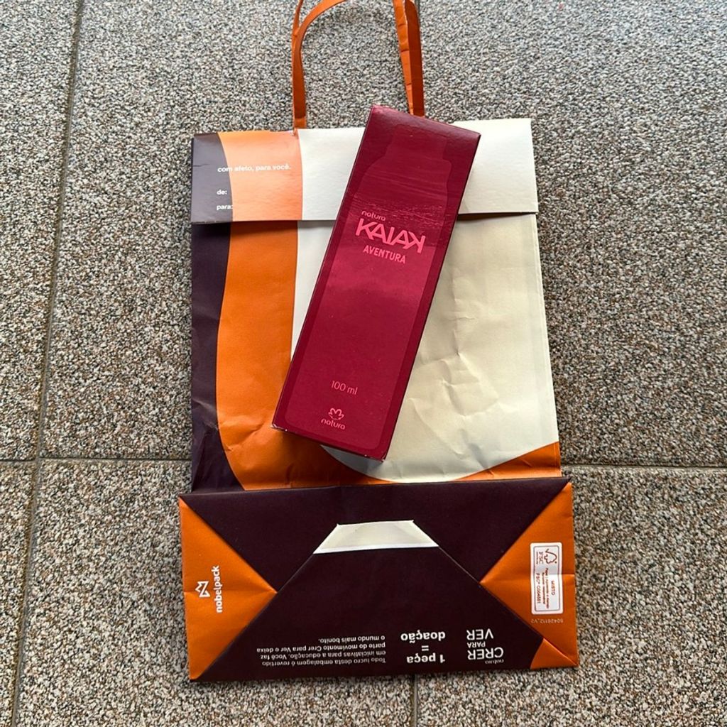 sacola natura para presente + caixa vazia do perfume kaiak aventura feminino (bazar, brechó, desapego)