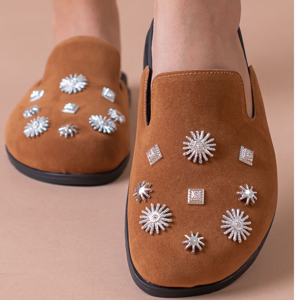 Clog Sapato Feminino Mule Babuche Camurça  Com Detalhes Prata Estilo Conforto Elegância Anatomico Sandalia