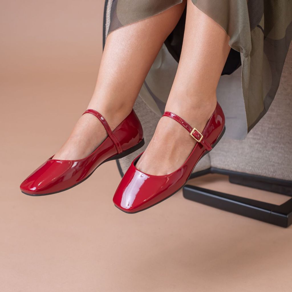 Sapatilha Verniz Feminina Elegante Boneca  Conforto e Estilo para Dia a Dia Bico Quadrado Retro Cherry