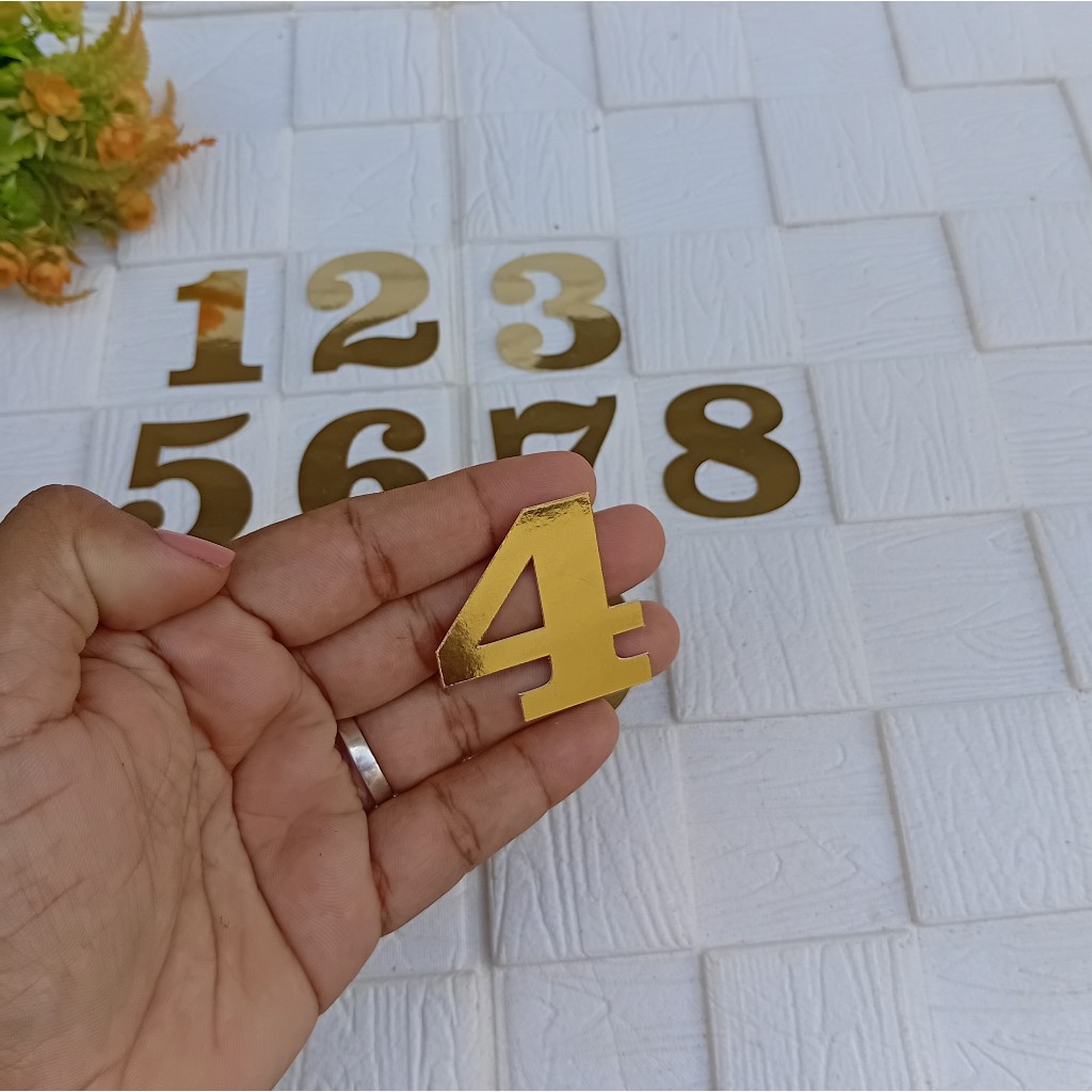 20 Apliques de número dourado laminado para lembrancinhas - decoração de festa - Personalizados