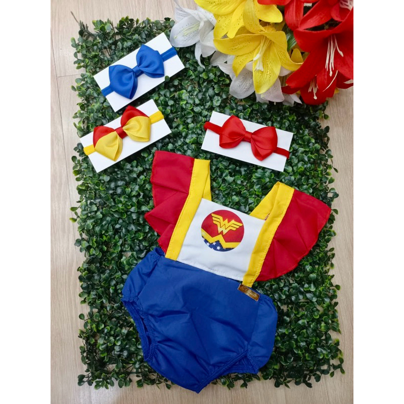 romper Jardineira bebê menina fantasia Mesversário mulher maravilha com laço temático