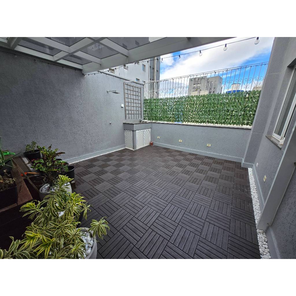 KIT 10 PEÇAS DECK MODULAR ANTIDERRAPANTE TEXTURA MADEIRA PLÁSTICO 30x30 PISCINA VARANDA SACADA