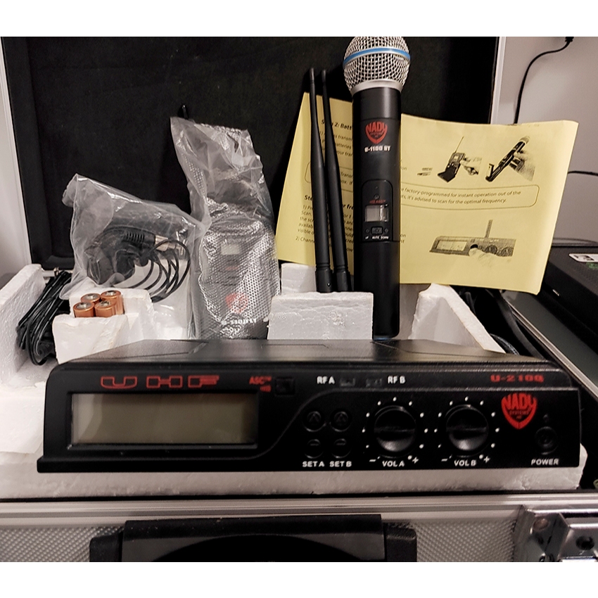 Nady U-2100 Combo Microfone mão + Lapela 100 Canais Uhf Profissional + Maleta de Metal Menos de 50 horas de uso TOP