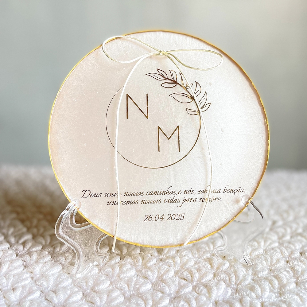 Porta alianças personalizado - resina perolada com detalhe dourado em Oferta na Shopee