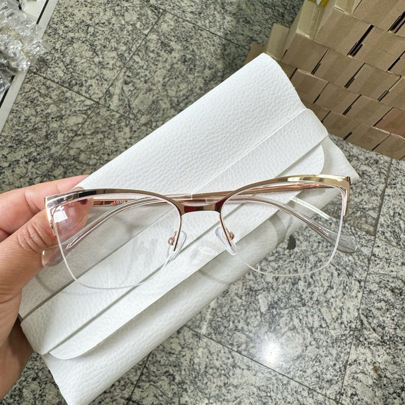 Armação de Óculos Para Grau Feminino Modelo Quadrado Gatinha / Lançamento