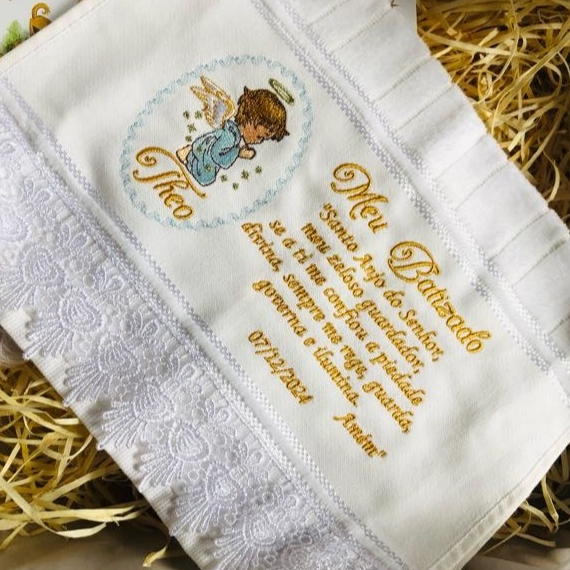 Toalha bordada para batizado personalizada com oração Santo Anjo