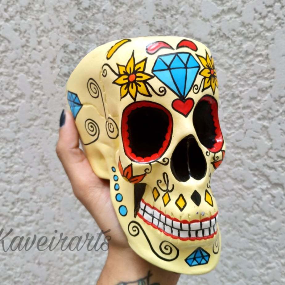 Caveira Mexicana Amarelo Claro com Diamante Grande - Gesso - Enfeite - Decorativa