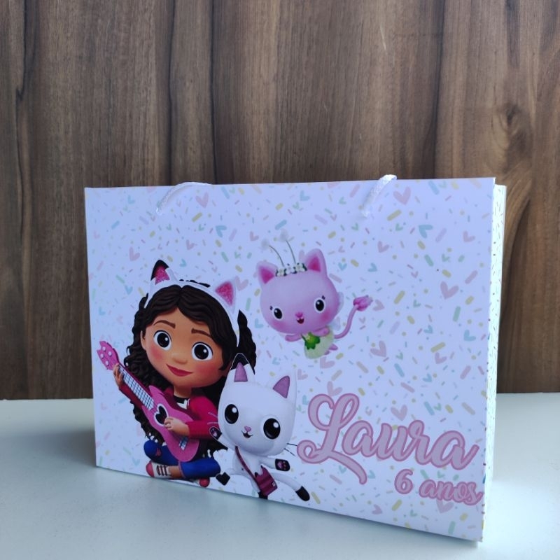 Sacolinha Personalizada Mundo Mágico Da Gabby- Pegue e Monte em Oferta na Shopee