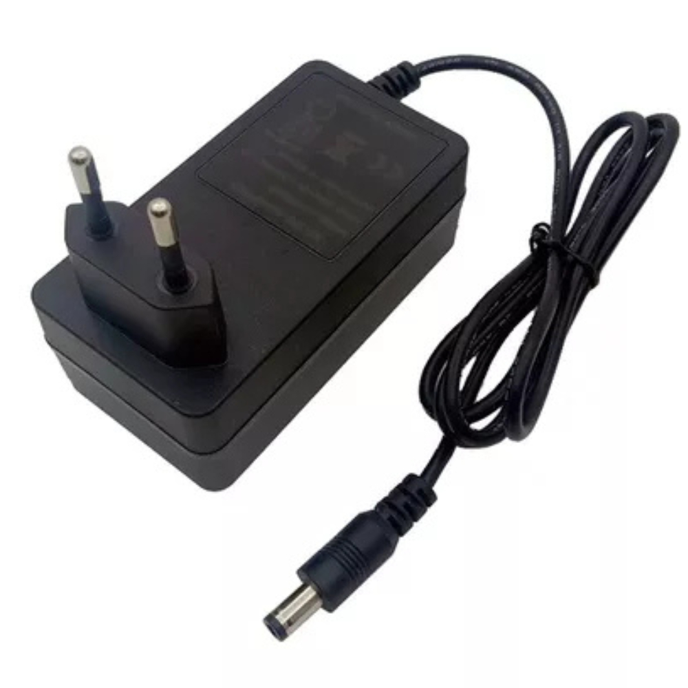 Fonte Chaveada com LED Plug P4 Macho Bivolt 12V 10A Preto