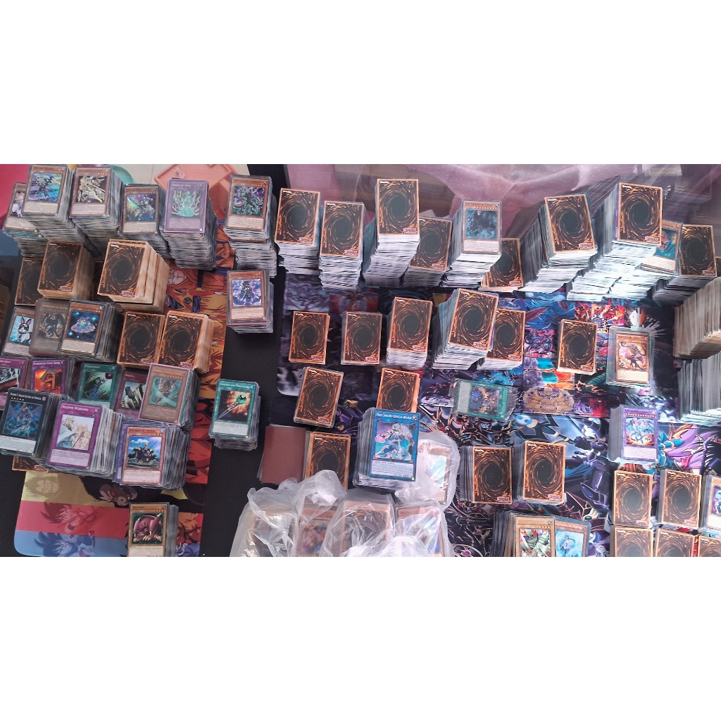 Yugioh Lote de Cartas Originais TCG 100 Cards Com Cartas Antigas + Lata Vazia