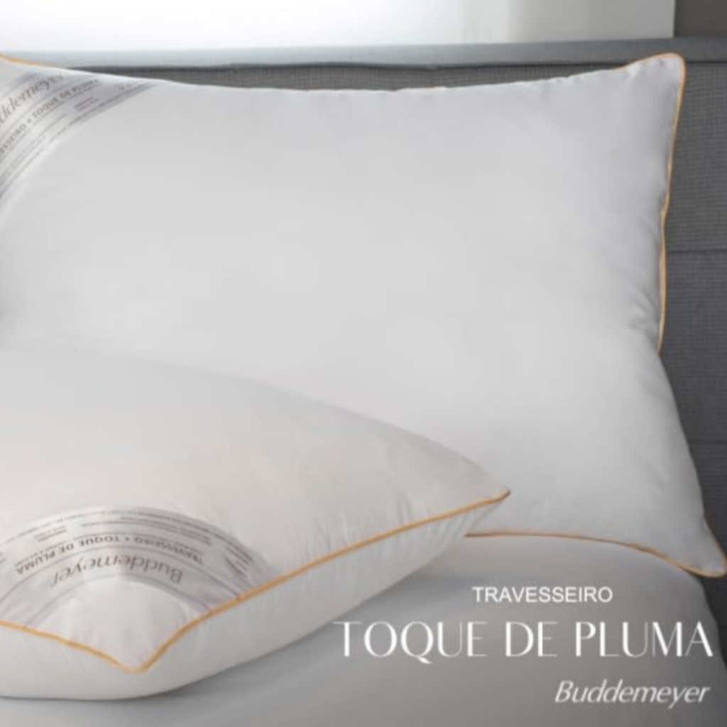 Travesseiro Buddemeyer Toque de Pluma 100% algodão Cetim 233 fios Enchimento Poliéster 50cmX90cm