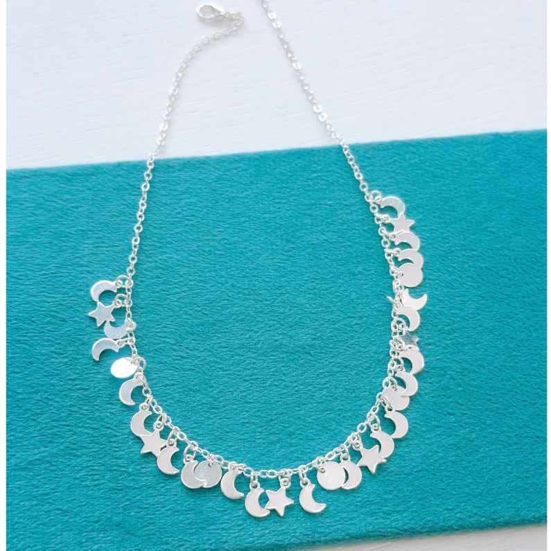 Choker fases da lua e estrelas banhada à prata em Oferta na Shopee